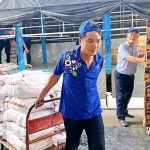 ‘Bán không lợi nhuận, giảm giá’ – sự trợ lực thiết thực cho vùng mưa lũ